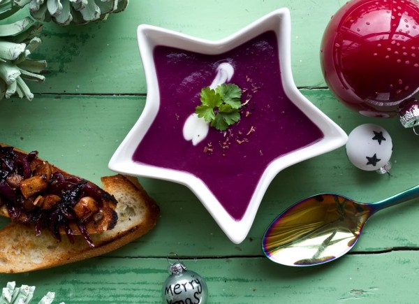 RED CABBAGE SOUP & CROSTINI WITH ONION-BAKED APPLE-CONFIT