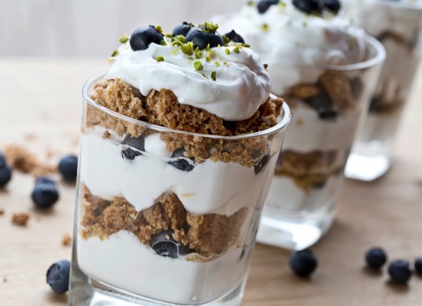 Peach Cream With Crunchy Oats and Blueberries