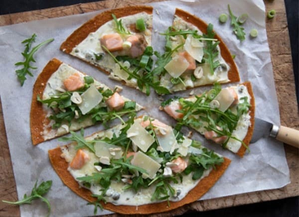 Pizza with vegan alternative to salmon with arugula