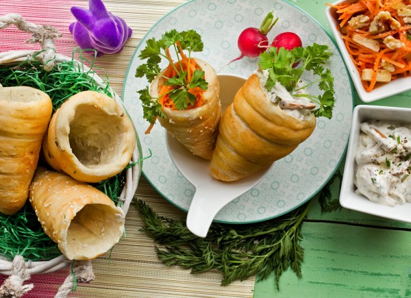 EASTER BRUNCH: SPICY “ROLL-TURNIPS” WITH CARROT & MEAT SALAD